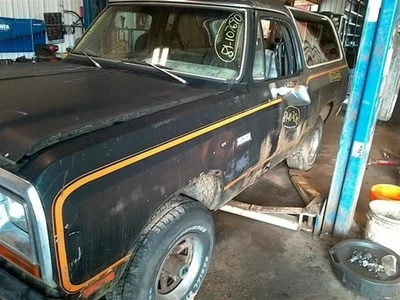 Husillo/nudillo delantero de pasajero con modelos para camioneta Dodge 250 81-93 10236709 Foto 1 de 4