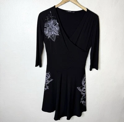 Vestido para mujer Desigual Alison mediano negro envolvente sintético manga 3/4 mandala elástico Foto 1 de 4