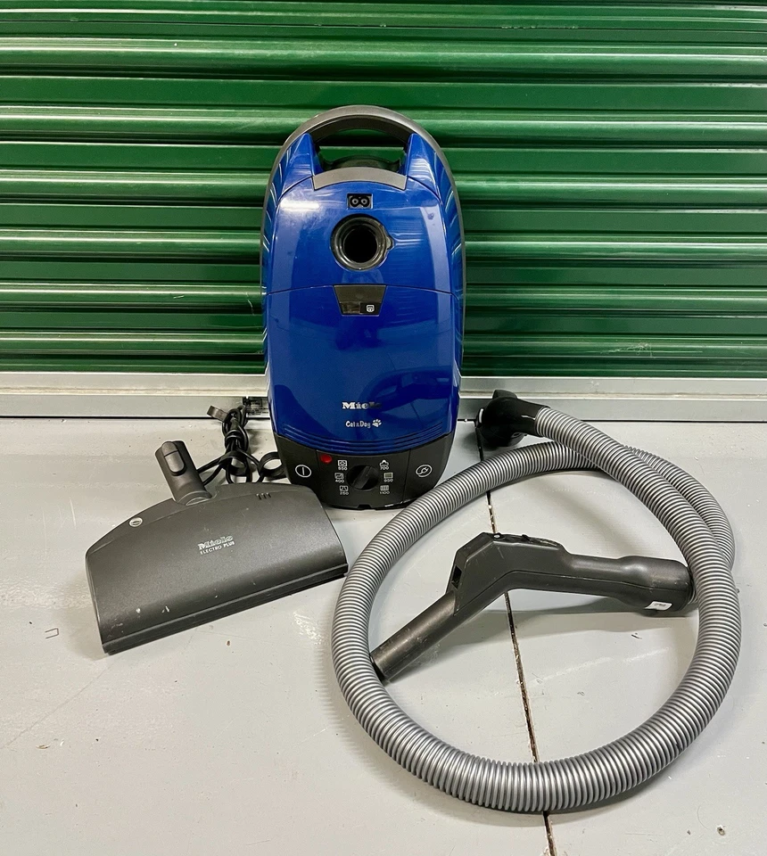 MIELE Cat and Dog S516 Canister Vacuum Cleaner W/ Hose And Power Head - Image 1 of 4