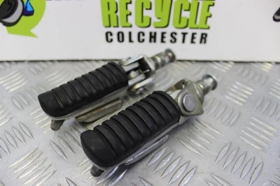 Reposapiés delanteros originales Kawasaki Z 750 2007 a 2012 Z750 B141 Foto 1 de 4