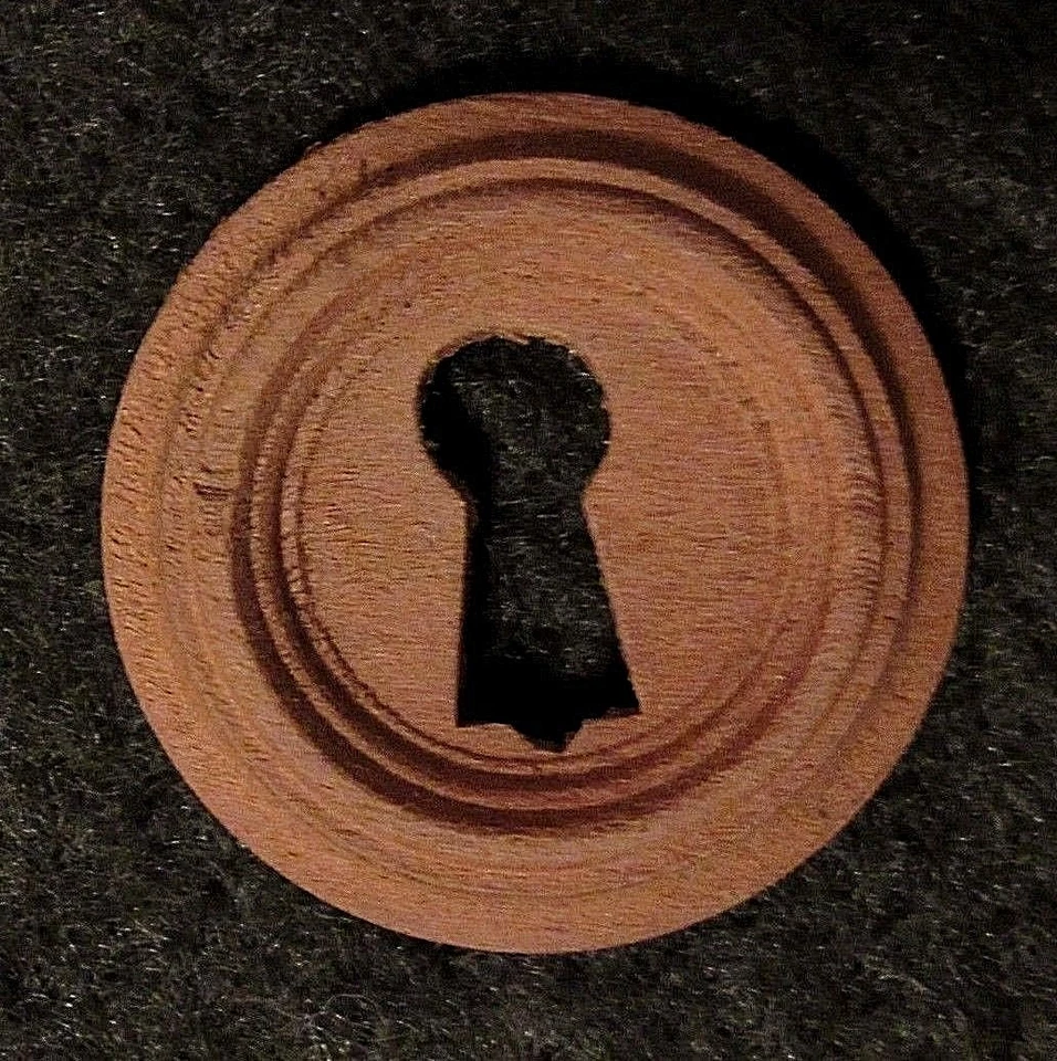 Una antigua cubierta de cerradura de nogal de 1-1/4 pulgadas c.1910 (MUCHOS DISPONIBLES) Foto 1 de 4