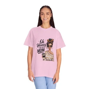 T-shirt mamma divertente, Oh tesoro sono quella mamma, regalo per mamma, maglietta casual, vita mamma - Foto 1 di 34