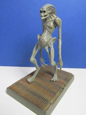 COLECCIÓN ALIENÍGENA RECIÉN NACIDO MINI diorama ESTATUA MODELO FIGURA konami 2940 Foto 1 de 4