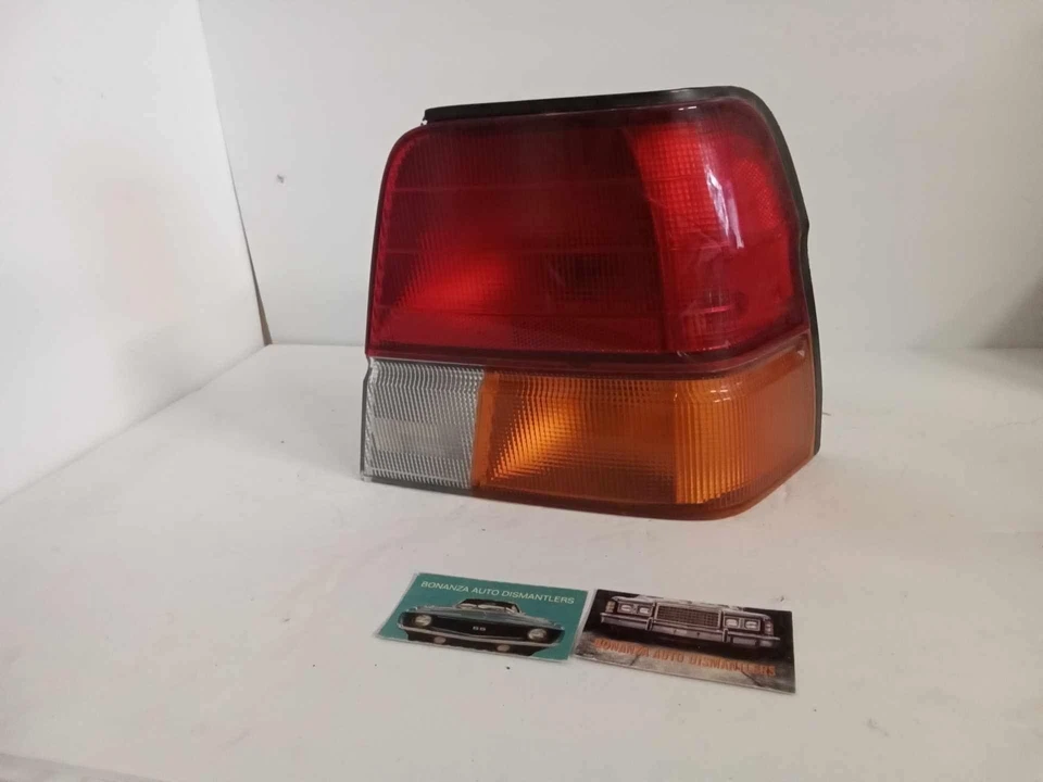 Conjunto de luces traseras TOYOTA TERCEL RH (pasajero) 95-97 OEM USADO Foto 1 de 4