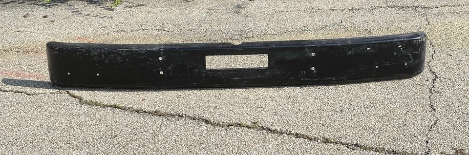 Camión de carga Ford CF8000 1992 F2HT-17756-AA parachoques delantero nuevo de stock Foto 1 de 4