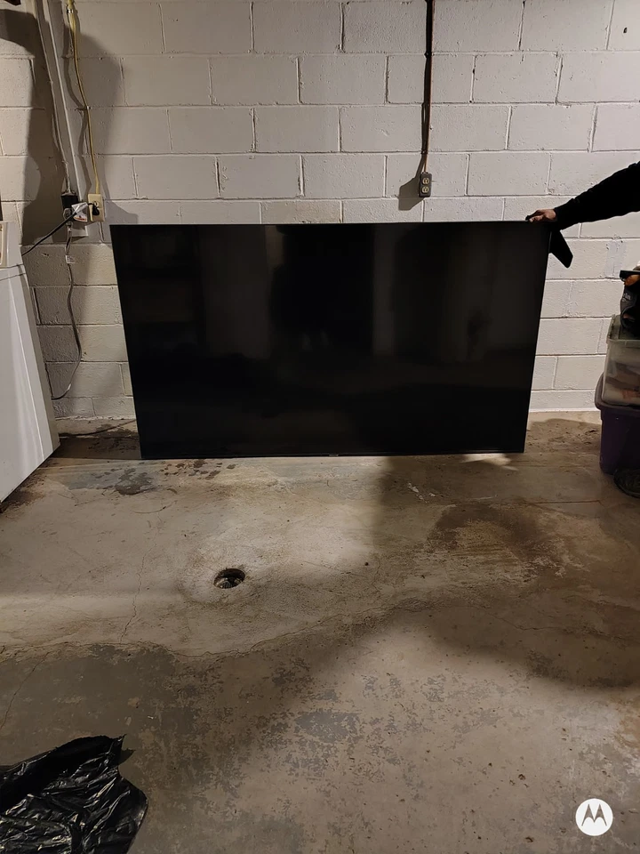 Samsung QM85R-B 85'' 4K UHD LED LCD Signage Display Smart TV - Image 1 of 4