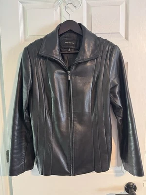 Jaqueta Completa Jones New York Feminina Couro Genuíno Preta Tamanho Grande - Imagem 1 de 4
