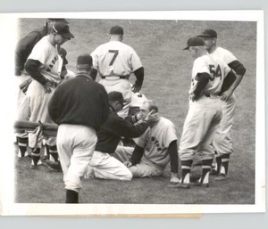 WASHINGTON BASEBALL's Jim Lemon Examined Injury VINTAGE 1956 Press Photo - Picture 1 of 2