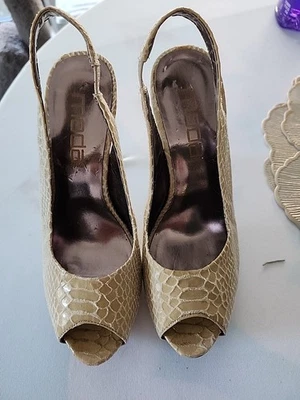 Tacones Moda Spana Peep Toe Talla 7.5M Cuero Reptil  Foto 1 de 4