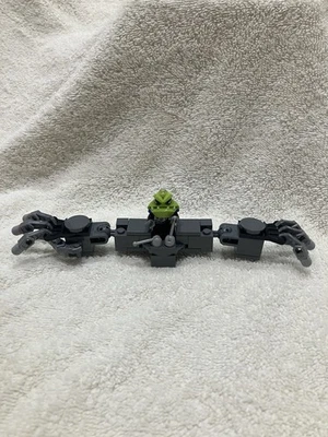 Lote de minifiguras LEGO - Alien con construcción Foto 1 de 4