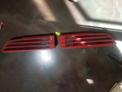 5949777 Pontiac Firebird Trans AM L+R conjunto de lanterna traseira vermelha usada fabricante de equipamento original - Imagem 1 de 4