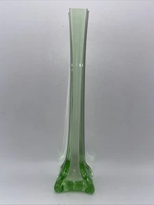 Jarrón vintage MCM hecho a mano verde y transparente cuadrado arte vidrio brote 10" de alto - Imagen 1 de 6