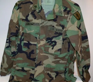 Chaqueta/camisa de campo camuflado del ejército de los Estados Unidos con parches, aerotransportada, dragón y MED/Regular - Imagen 1 de 8