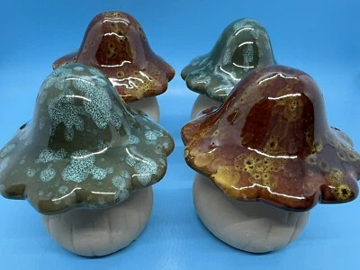 Cogumelos cerâmicos vitrificados marrom e verde 4” de altura conjunto decorativo de outono de 4 - Imagem 1 de 4