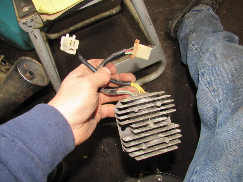 Honda cm400 T 1981 regulador de voltaje rectificador Foto 1 de 1