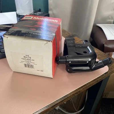 (653) Carcasa termostato refrigerante motor Ford Focus 2000 Motorcraft RH75 Foto 1 de 4