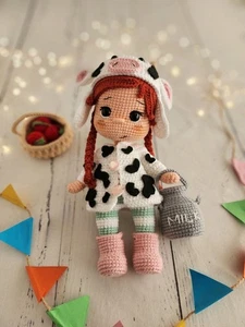 Muñeca de ganchillo hecha a mano vaca niña | Juguete suave amigurumi | Regalo de granja para niños - Imagen 1 de 3