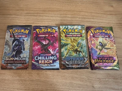 Lote de 4 paquetes Pokémon Chilling Reign XY Steam Seige Sun Moon Burning Shadows Sword Foto 1 de 2