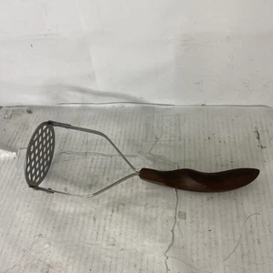Vintage CUTCO No 14 Potato/Vegetable Masher Wooden Handle - Picture 1 of 5