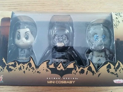 HOT TOYS MINI COSBABY CABALLERO OSCURO FIGURA Juego de 3-Batman, Bruce Wayne, Espantapájaros Foto 1 de 4