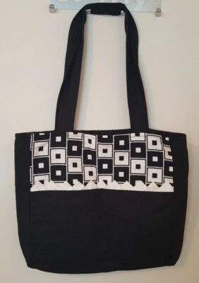 Bolso de Pañales de Hombro Hecho a Mano Blanco y Negro Bloques Tela Grande. Foto 1 de 2