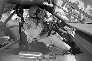 BEAUTIFUL NASCAR SUPERSTAR RICHARD PETTY 8X10 PHOTO W/BORDERS - Picture 1 of 1