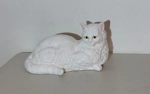 White Persian Lying Down Cat Figurine Bordallo Pinheiro Portugal Large 12" #CC11 - Picture 1 of 7