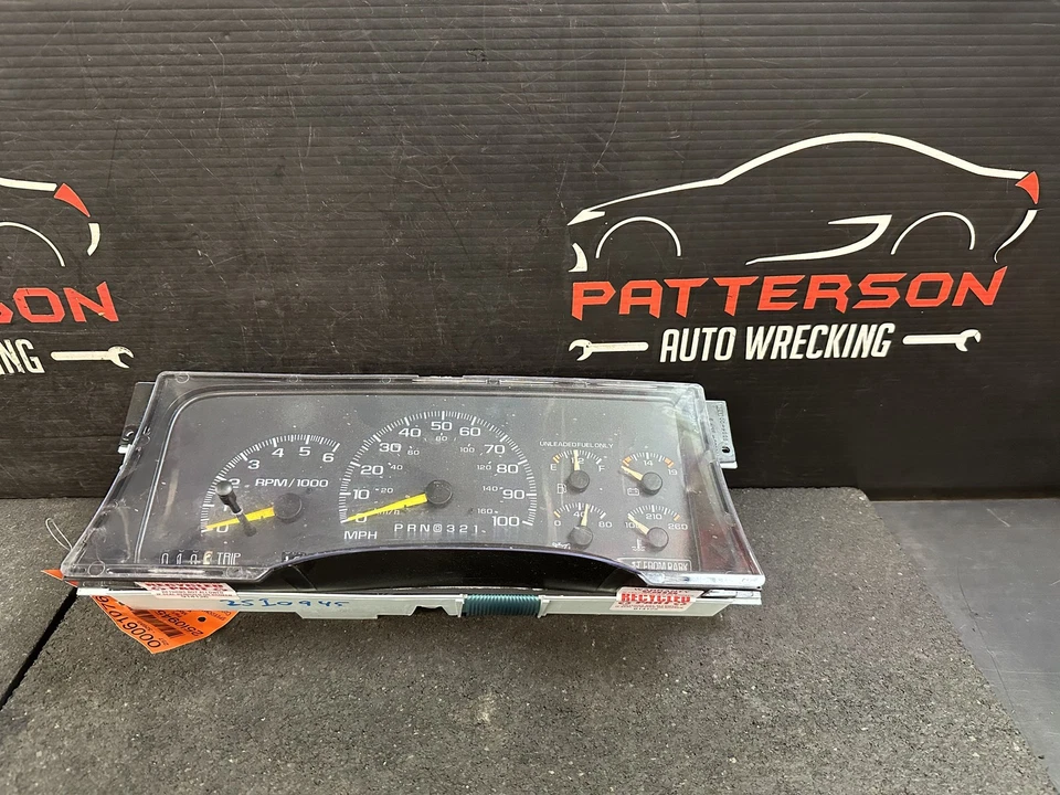 97-99 雪佛兰 K1500 速度计仪器现金量表群 157466 英里 — 第 1/4 张图片