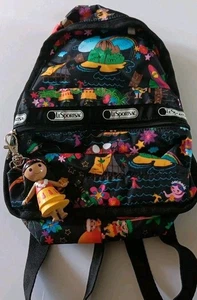 LeSportsac Disney Rucksack IT'S A SMALL WORLD Hawaii mit Tiki Girl Schlüsselanhänger  - Bild 1 von 10