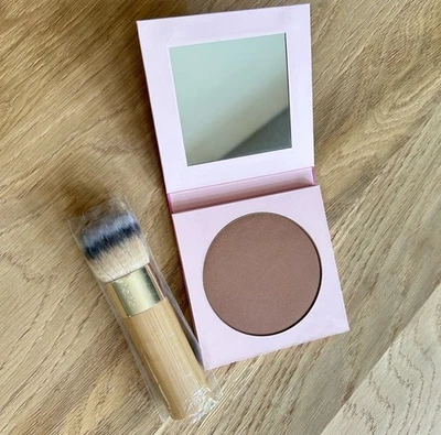 Bronceador facial y corporal impermeable Tarte - ¡bronceado profundo con cepillo! Foto 1 de 4