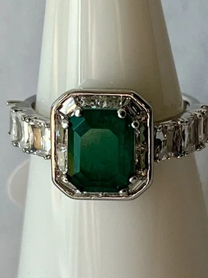 Anillo Esmeralda Bomb Party LC **Talla 7**/Verdant Enchantment/ Mayo 2025 RG69030 Foto 1 de 4