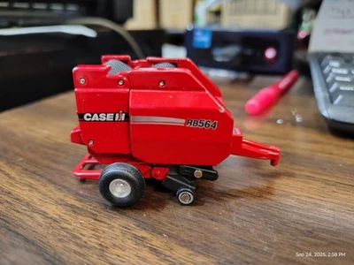 1/64 Ertl Case IH RB564 round baler C4 - Image 1 of 4