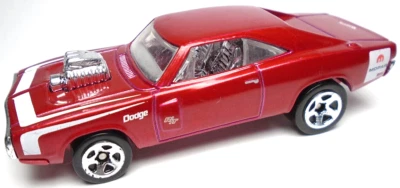 Dodge Charger R/T 2010 Hot Wheels '70 rojo 3 1/8" coche fundido a presión con rayas blancas Foto 1 de 4