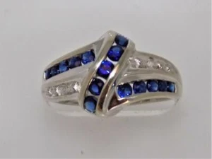 Bezaubernd!!! 10K Weißgold Liebesknoten Ring mit natürlichem Saphir & Diamant Gr. 7 - Bild 1 von 11