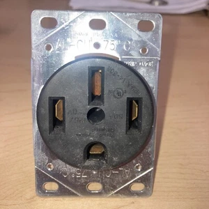 *NEW* PASS & SEYMOUR / LEGRAND 3894 RANGE RECEPTACLE FLUSH MOUNT 50A - Picture 1 of 5