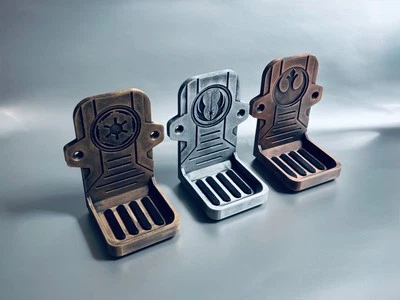 Soporte de pared vertical con sable de luz - ELIGE DISEÑO - Saberforge - Galaxy's Edge Foto 1 de 4