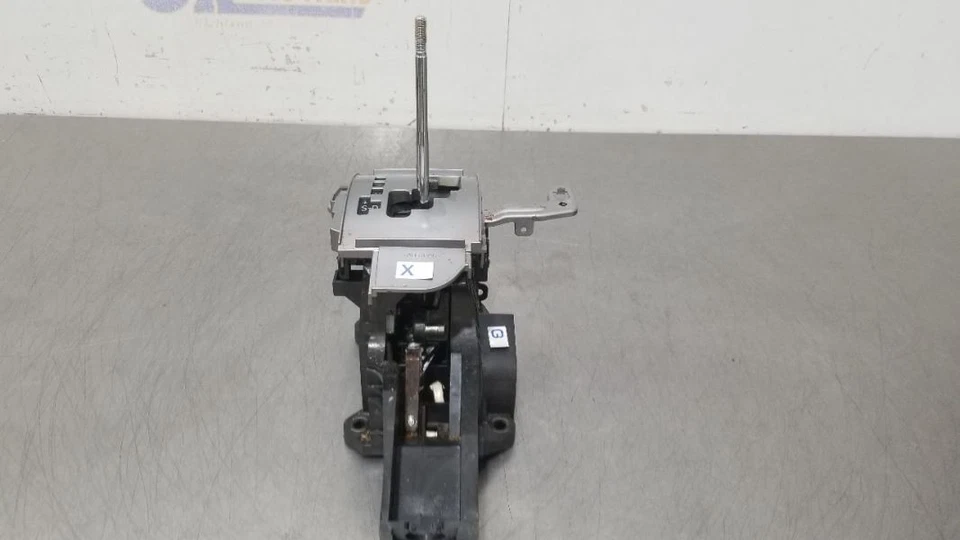 18 2018 TOYOTA 4RUNNER AUTOMATIC TRANSMISSION SHIFTER ASSEMBLY - Image 1 of 4
