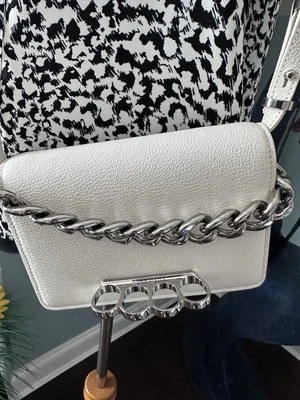 CUERPO BANDOLERA ALEXANDER MCQUEEN - CUATRO ANILLOS - MARFIL SUAVE Foto 1 de 4