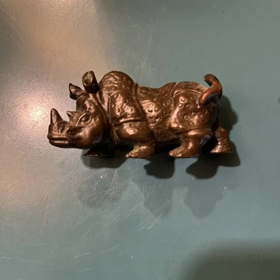 Antiguo, Bronce, Japón/Japonés, Rinoceronte/Rinoceronte Okimono (Netsuke) FIRMADO Foto 1 de 4