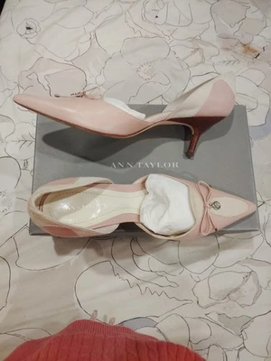 Zapatos de salón Ann Taylor de cuero rosa con punta Foto 1 de 4