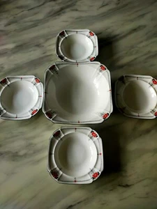 Shelley Red Daisy pattern Queen Anne shape dessert bowls and large fruit bowl - Picture 1 of 8