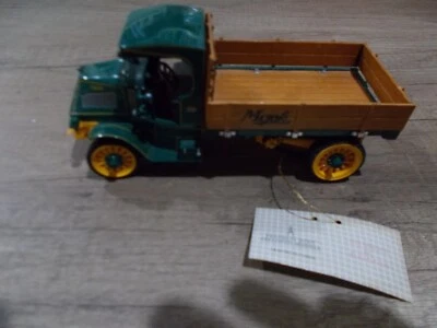 Franklin Mint 1:32 Scale 1916 MACK AC BULLDOG (GREEN) (NO SHIPPER BOX) - Image 1 of 4