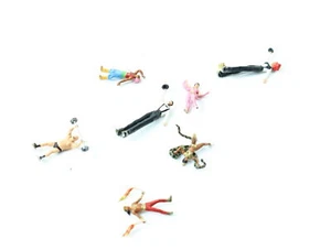 Spur H0 7x Figuren Kirmes Schausteller Schwertschlucker Schlangenfrau etc. 1:87 - Bild 1 von 3