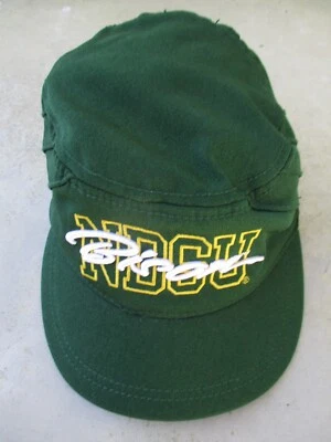 Gorra Under Armour NDSU verde para mujer OSFA ajustada bordada deletreada logotipo Foto 1 de 4