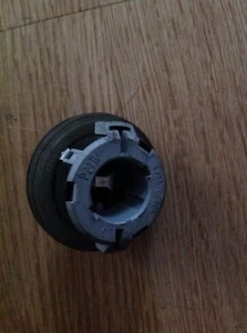Ford Mondeo Mk3 headlight bulb holder socket for both Xenon and Halogen - Picture 1 of 2