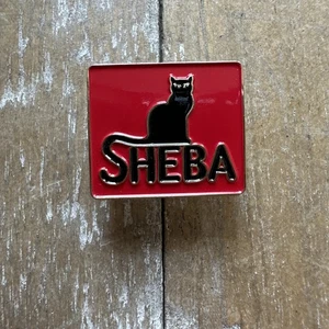 Prendedor de solapa esmalte gatito gato negro Sheba comida gato - Imagen 1 de 2