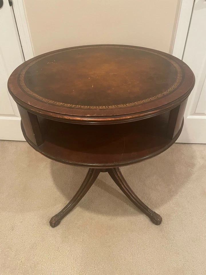 Mesa de centro redonda de tambor con incrustaciones de cuero Weiman 28" de ancho 28" de alto  Foto 1 de 4