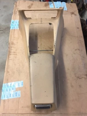 1979 - 1991 年捷豹 XJS XJ6 XJ12 中心控制台核心带臂章和后部烟灰缸 — 第 1/4 张图片