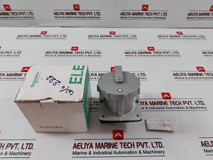 Schneider Electric CS63 63A Metal Clad Protected Socket 380/440V - Picture 1 of 12