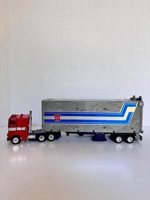 Vintage 1980-1982 G1 Optimus Prime + Metal Trailer TAKARA (Not Complete, As is)  - Image 1 of 4